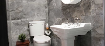 Georgias Gate Studio Cottage - Sleeps 4 & Pets Ok