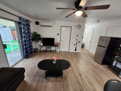 Charming 1-bedroom house in awesome Sacramento with AC