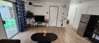 Charming 1-bedroom house in awesome Sacramento with AC