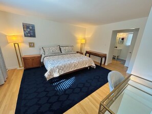 3 bedrooms, desk, iron/ironing board, free WiFi