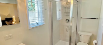 Furnished Lake Forest 3BR Townhome Monthly Housing Near Great Lakes