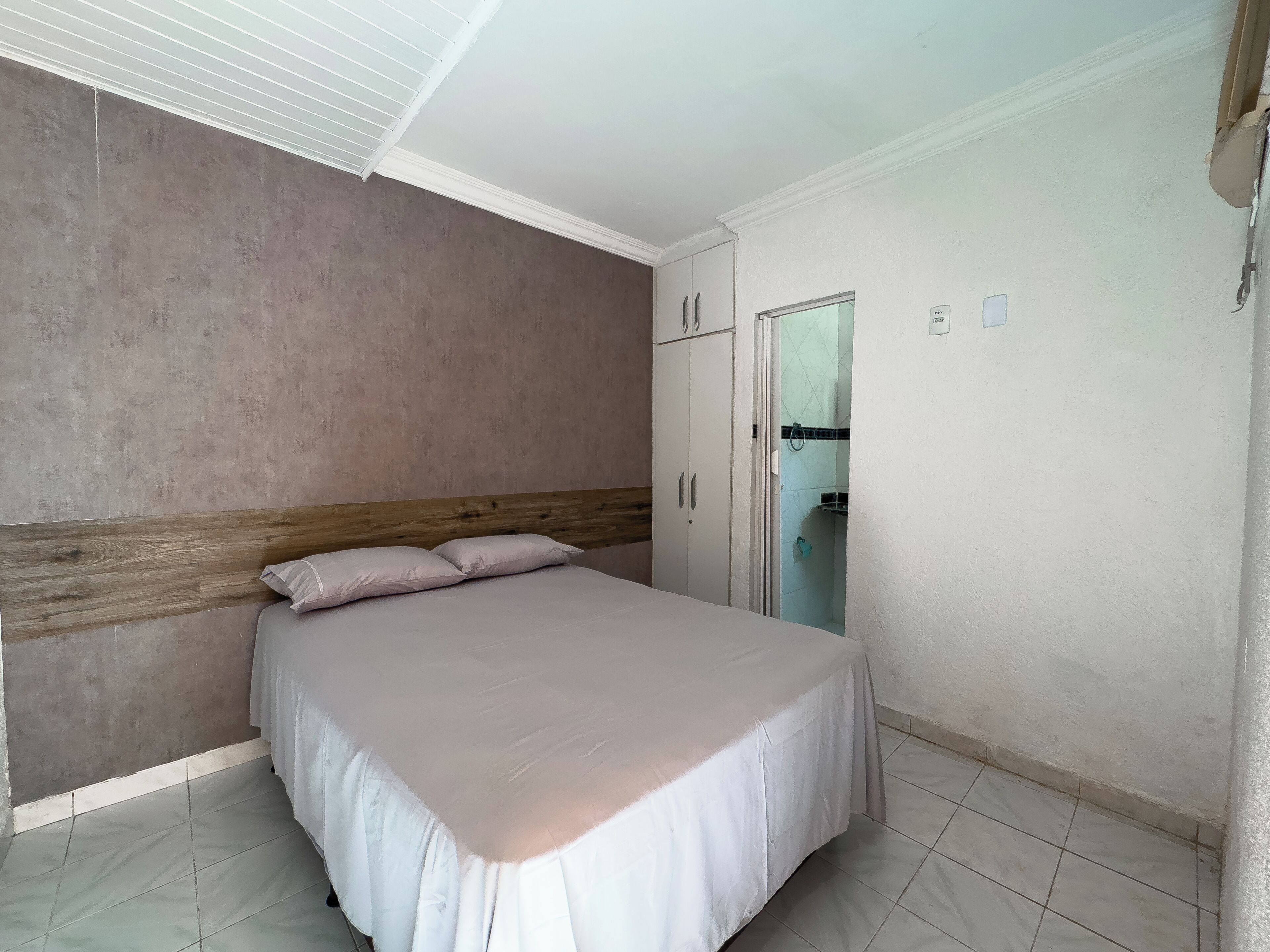 6 bedrooms, WiFi, bed sheets