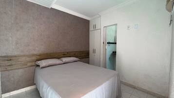 6 bedrooms, WiFi, bed sheets
