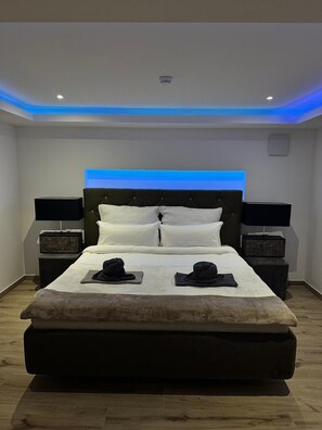 2 bedrooms, iron/ironing board, Internet, bed sheets