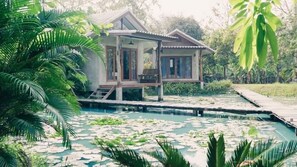 Vista frontal de la propiedad