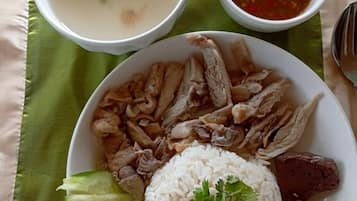 Petit déjeuner complet (4.12 EUR par personne)