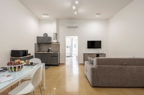 TV - Apartment 'Almaré Mondello' with Balcony, Wi-Fi and Air Conditioning (Palermo)