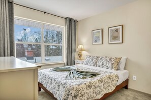 3 chambres, fer et planche à repasser, Wi-Fi, draps fournis