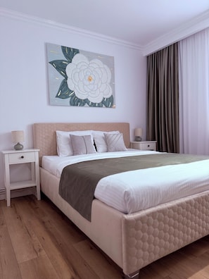 Iron/ironing board, WiFi, bed sheets