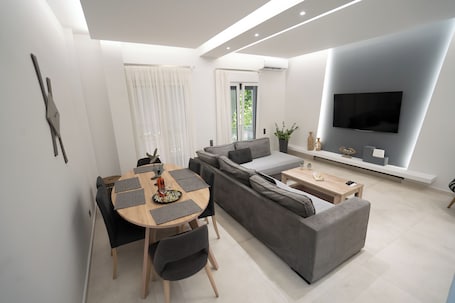 薄型テレビ. Luxury Apartment in Lamia