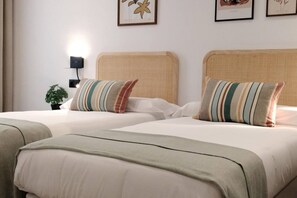 3 chambres, fer et planche à repasser