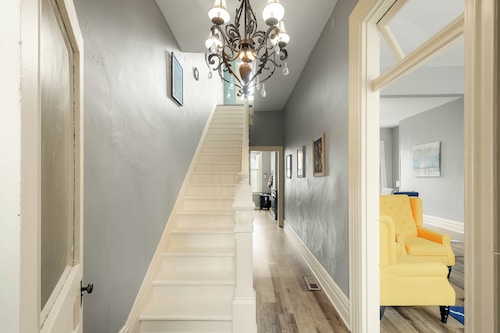 3-bedroom house in marvelous Pittsburgh with Central HVAC