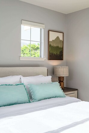 Maison, Plusieurs lits, accès à la piscine, vue sur la piscine (10919 Rancho) | 4 chambres, accès au Wi-Fi (inclus)