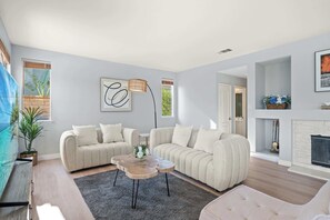 House, Multiple Beds, Pool Access, Pool View (10919 Rancho) | Living area | TV