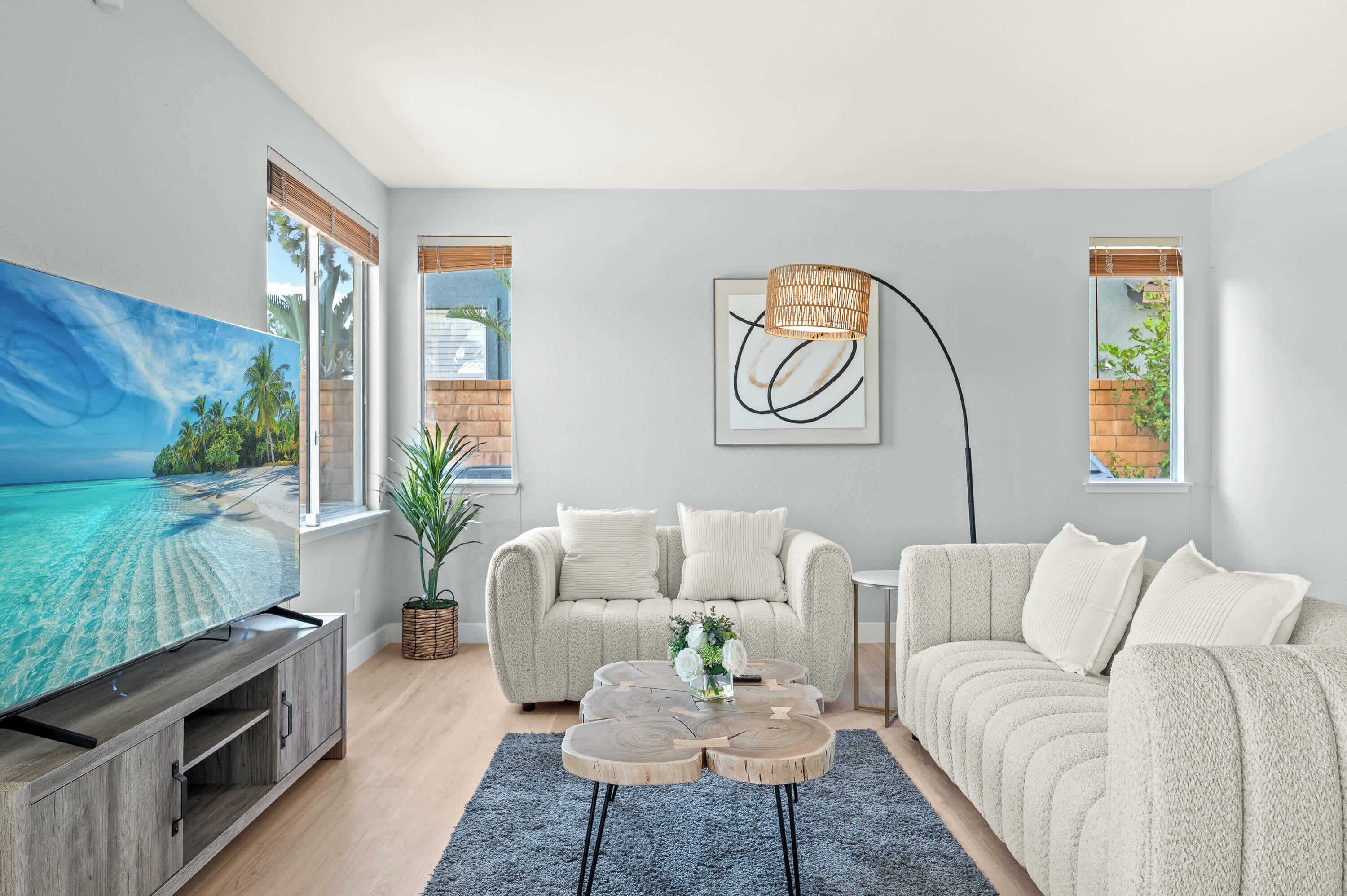 House, Multiple Beds, Pool View (10919 Rancho) | Living area | 42-inch flat-screen TV with digital channels