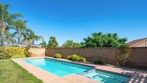 Pool - Bright Designer Home w Pool, Near Everything (Ontario)