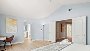 House, Multiple Beds, Pool View (10919 Rancho) - Bright Designer Home w Pool, Near Everything (Ontario)