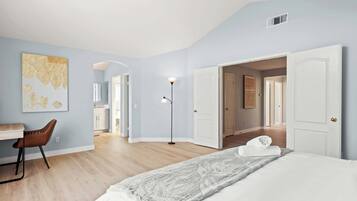 House, Multiple Beds, Pool View (10919 Rancho) | 4 bedrooms, iron/ironing board, individually decorated