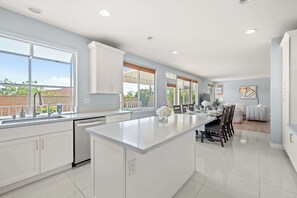 House, Multiple Beds, Pool Access, Pool View (10919 Rancho) | Private kitchen | Fridge, microwave, oven, stovetop