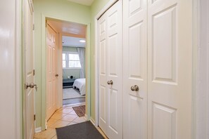 Interior - Cozy One-Bed Apartment in Heart of Herndon (Herndon)