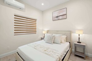 Huis, 2 queensize bedden, terras, uitzicht op tuin (325 B-2 West Covina ) | 2 slaapkamers, gratis wifi