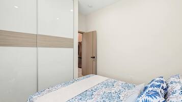 House, 2 Queen Beds, Patio, Garden View (325 B-2 West Covina ) | 2 bedrooms, free WiFi