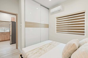 Huis, 2 queensize bedden, terras, uitzicht op tuin (325 B-2 West Covina ) | Badkamer