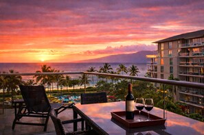 Outdoor dining - Honua Kai Hokulani | 4 Free Rental Cars | KBM Resorts | Extra Large Lanai | 4 Units, 8 Bedrooms | ML-1287 (Lahaina)
