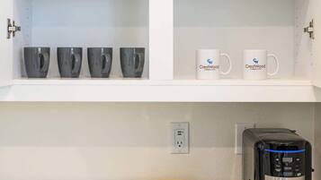 House, Multiple Beds, Patio, Garden View (3082 Pomona) | Interior