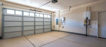 Sunny & Stylish Near LA 4BR Home w Desks & Lounge