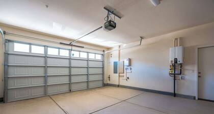 Sunny & Stylish Near LA 4BR Home w Desks & Lounge