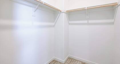 Sunny & Stylish Near LA 4BR Home w Desks & Lounge