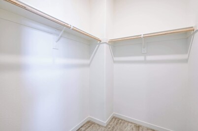 Sunny & Stylish Near LA 4BR Home w Desks & Lounge