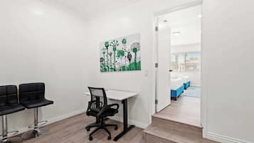 House, Multiple Beds, Patio, Garden View (1832 Pomona) | Interior