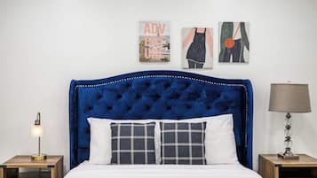 House, Multiple Beds, Patio, Garden View (1832 Pomona) | 2 bedrooms, individually decorated, individually furnished, bed sheets