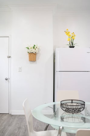 House, Multiple Beds, Patio, Garden View (1832 Pomona) | Dining