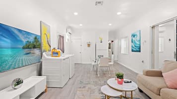 ハウス ベッド (複数台) パティオ ガーデンビュー (1832 Pomona) | 内装