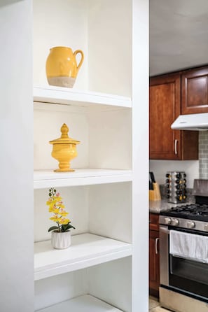 Casa, várias camas, varanda, vista para o jardim (1832 Pomona) | Cozinha privada | Geladeira, micro-ondas, fogão, cooktop