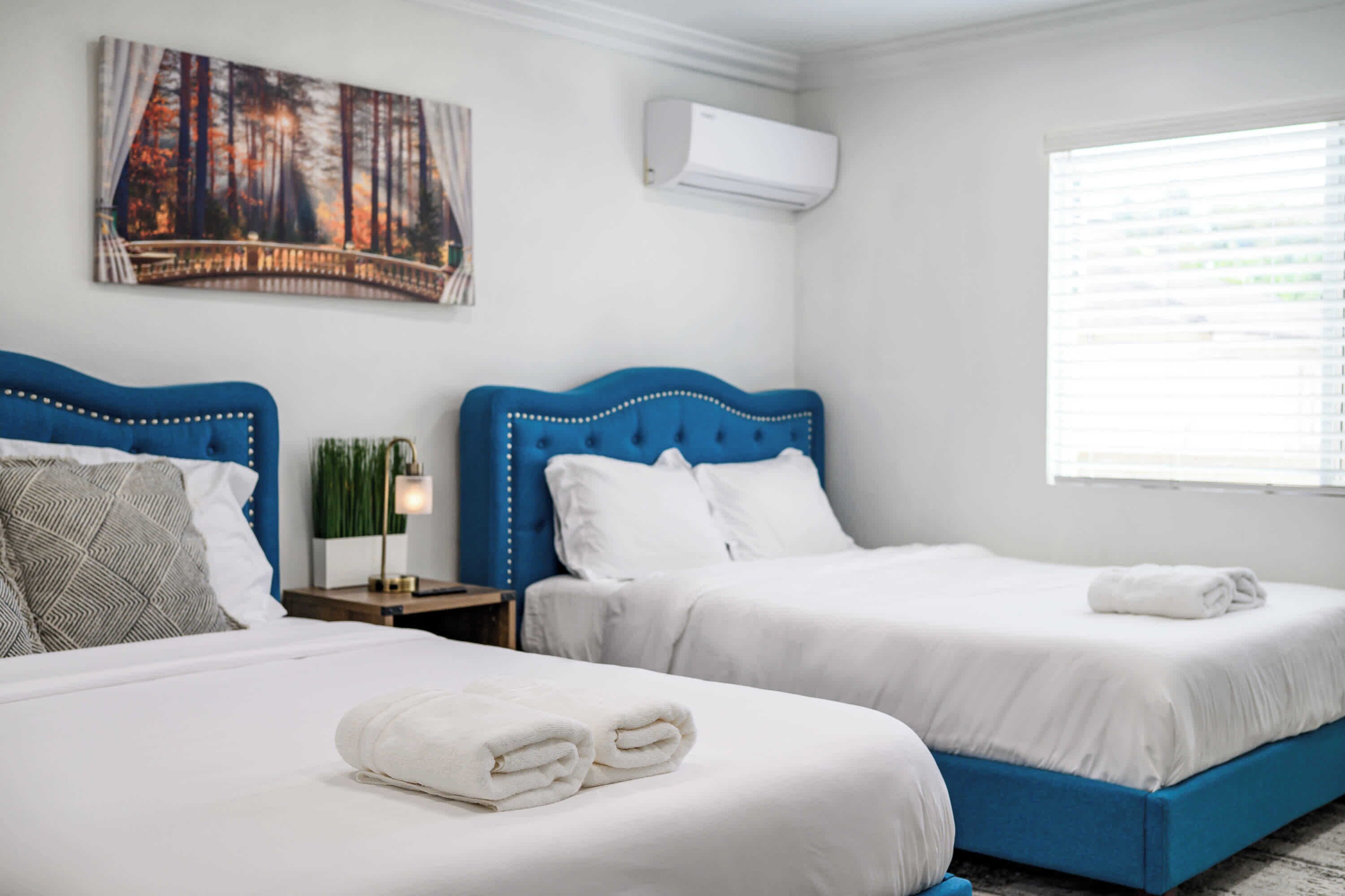 House, Multiple Beds, Patio, Garden View (1832 Pomona) | 2 bedrooms, individually decorated, individually furnished, bed sheets