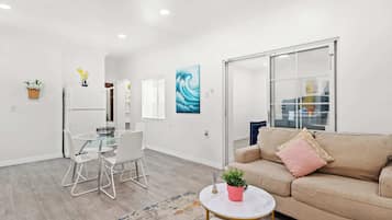 Rumah, Beberapa Tempat Tidur, patio, pemandangan kebun (1832 Pomona) | Interior