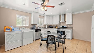 House, Multiple Beds, Patio, Garden View (1828 Pomona) | Private kitchen