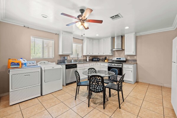 House, Multiple Beds, Patio, Garden View (1828 Pomona) | Private kitchen | Fridge, microwave, oven, stovetop