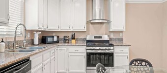 Modern Family Home w Full Amenities & Near ONT