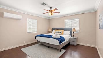 House, Multiple Beds, Patio, Garden View (1828 Pomona) | 2 bedrooms, individually decorated, individually furnished, bed sheets