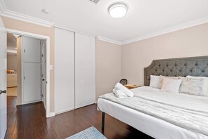 2 habitaciones, decoración personalizada y muebles diferentes