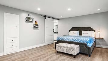 House, Multiple Beds, Pool Access, Garden View (16020-2 Hacienda) | 5 bedrooms, individually decorated, individually furnished, bed sheets