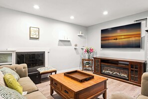 House, Multiple Beds, Pool Access, Garden View (16020-2 Hacienda) | Living area | 42-inch flat-screen TV with digital channels, fireplace