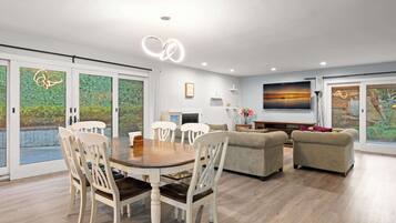 House, Multiple Beds, Pool Access, Garden View (16020-2 Hacienda) | Dining