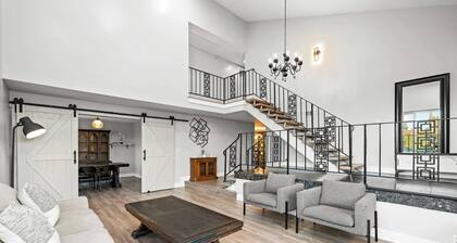 Luxury Hilltop Designer House w Pool Great View