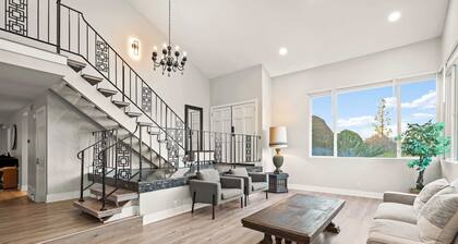 Luxury Hilltop Designer House w Pool Great View